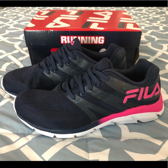 Girls Fila Running Shoes Size 5Y NWT Girls Fila Running Shoes Size 5Y NWT